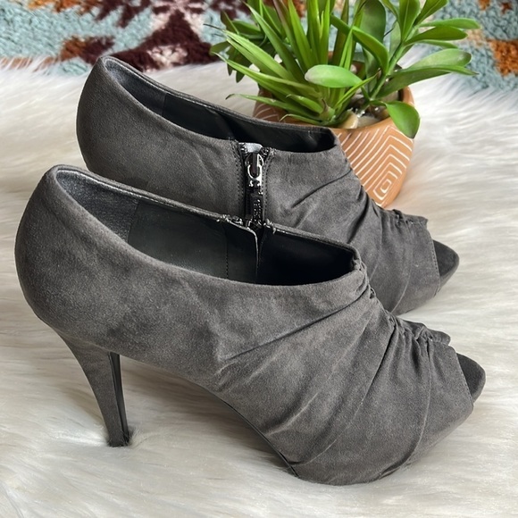 guess • side zip peep toe rouched bootie heels - Picture 1 of 13
